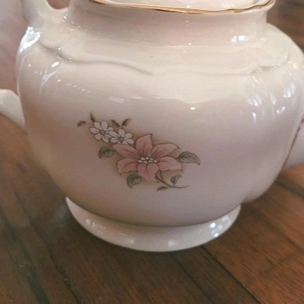 Arthur Wood England Porcelain Teapot Floral Design Gold Trim Vintage‎